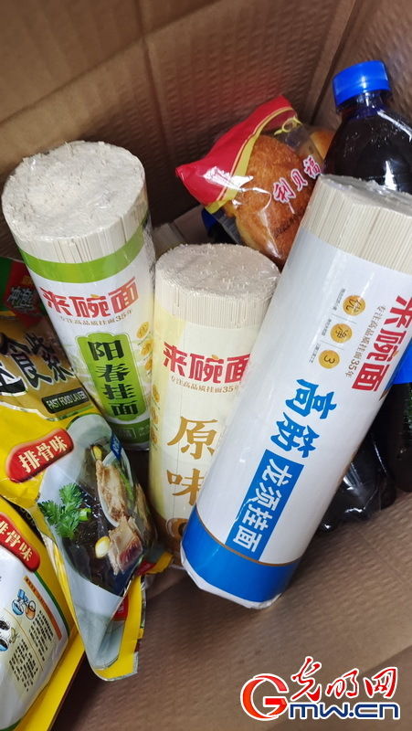 上海商超卖场加速复市 保障市民需求
